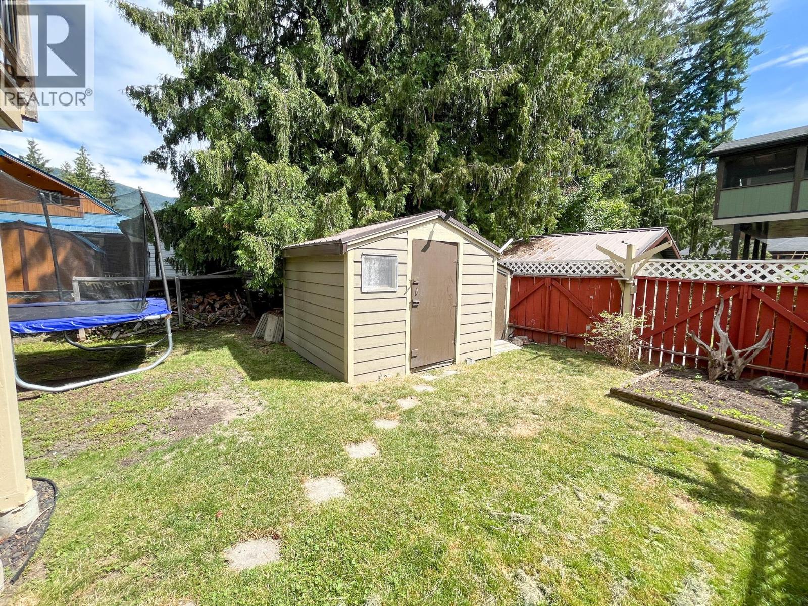  510 Cedar Street, Sicamous