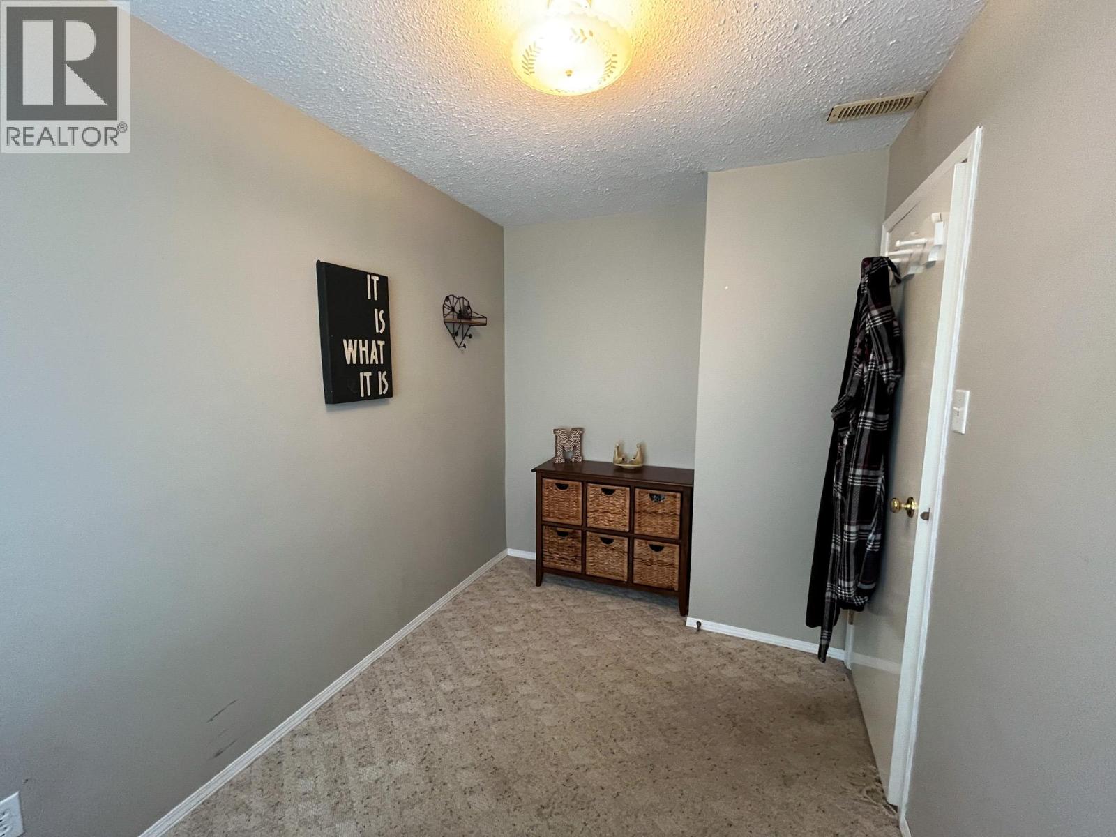  510 Cedar Street, Sicamous