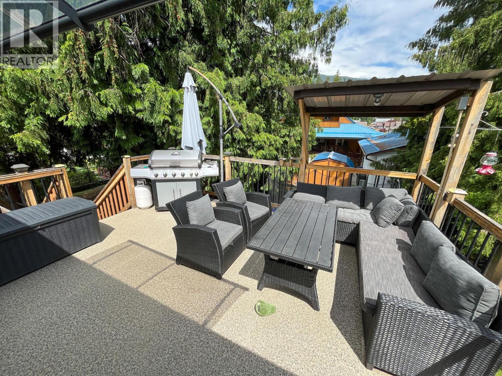  510 Cedar Street, Sicamous