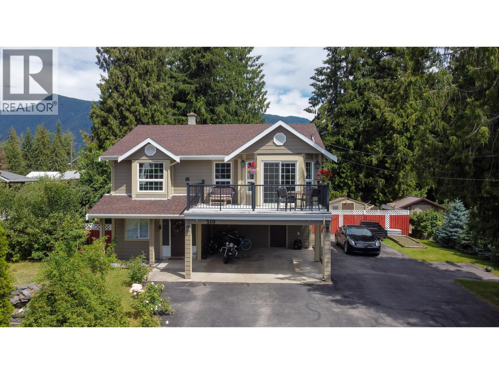  510 Cedar Street, Sicamous