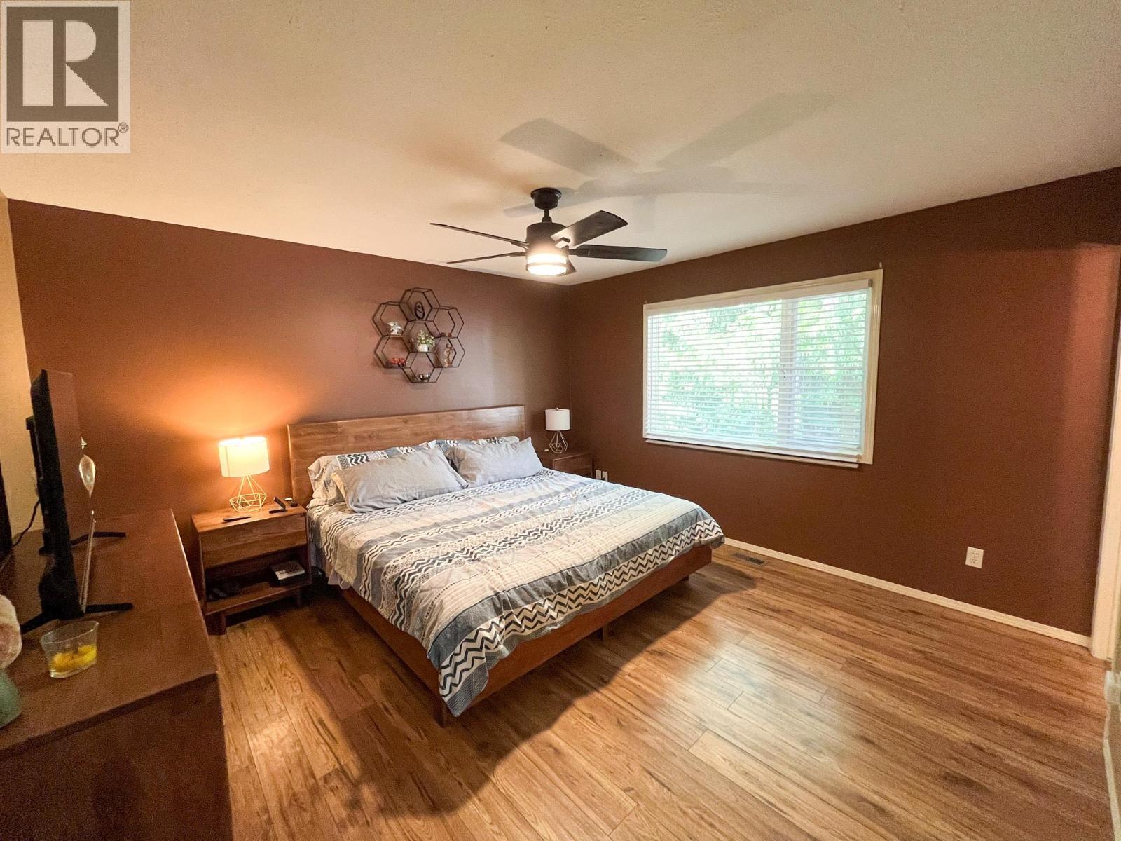  510 Cedar Street, Sicamous