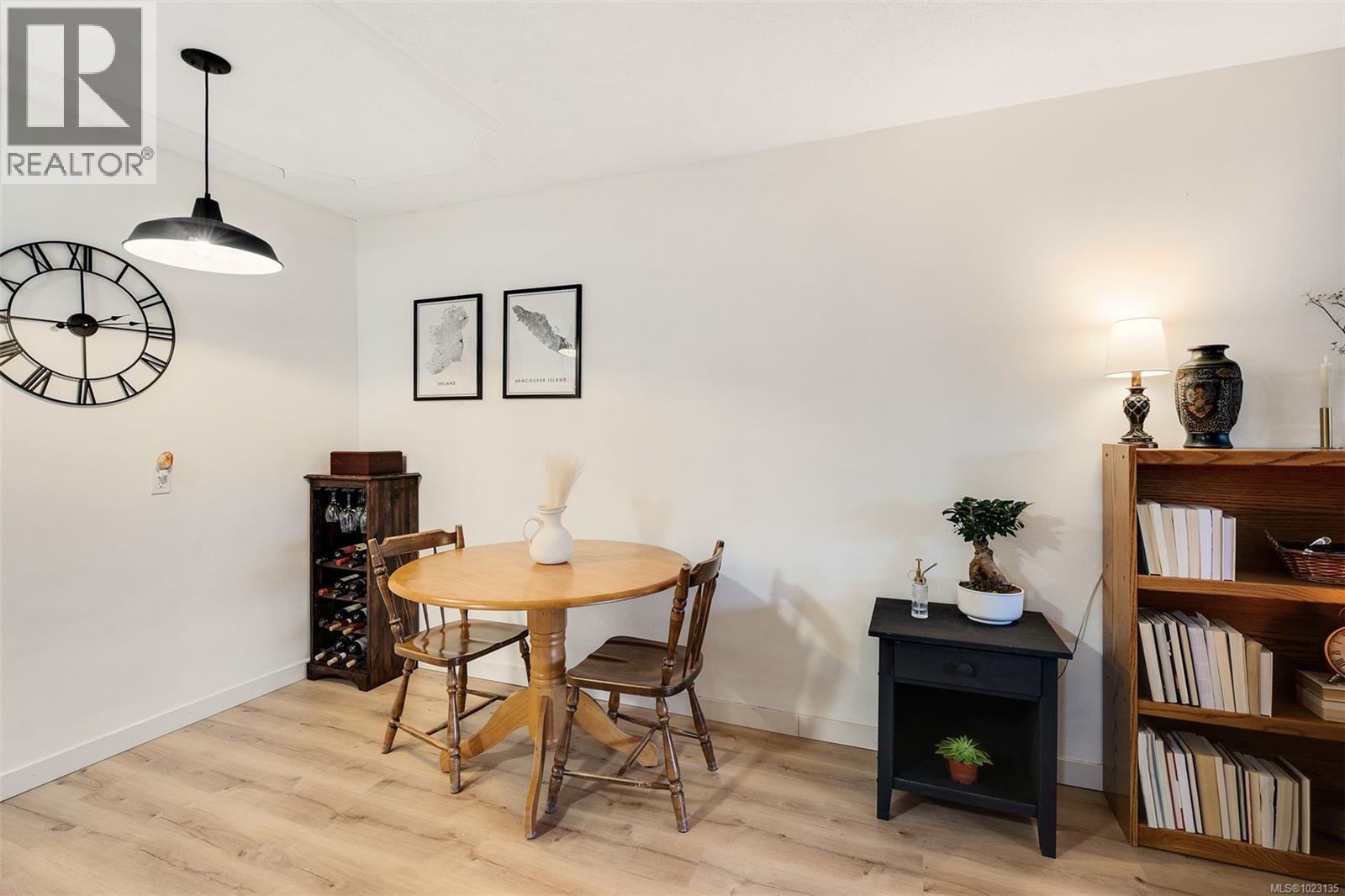 209 1680 Poplar Avenue, Saanich