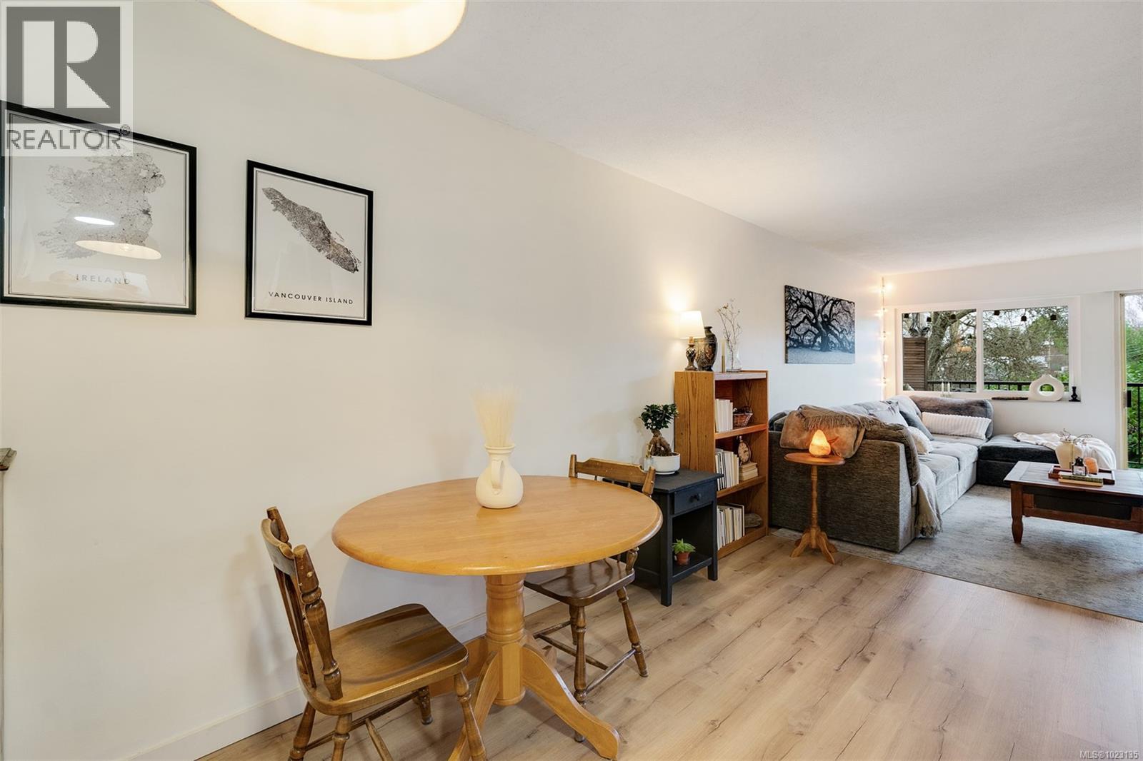 209 1680 Poplar Avenue, Saanich