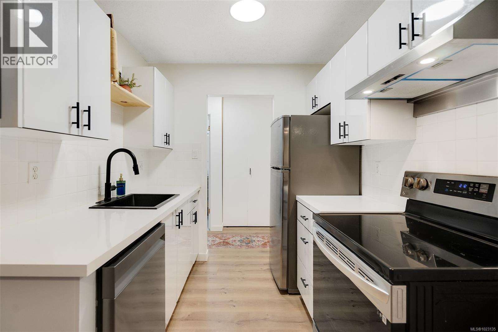 209 1680 Poplar Avenue, Saanich