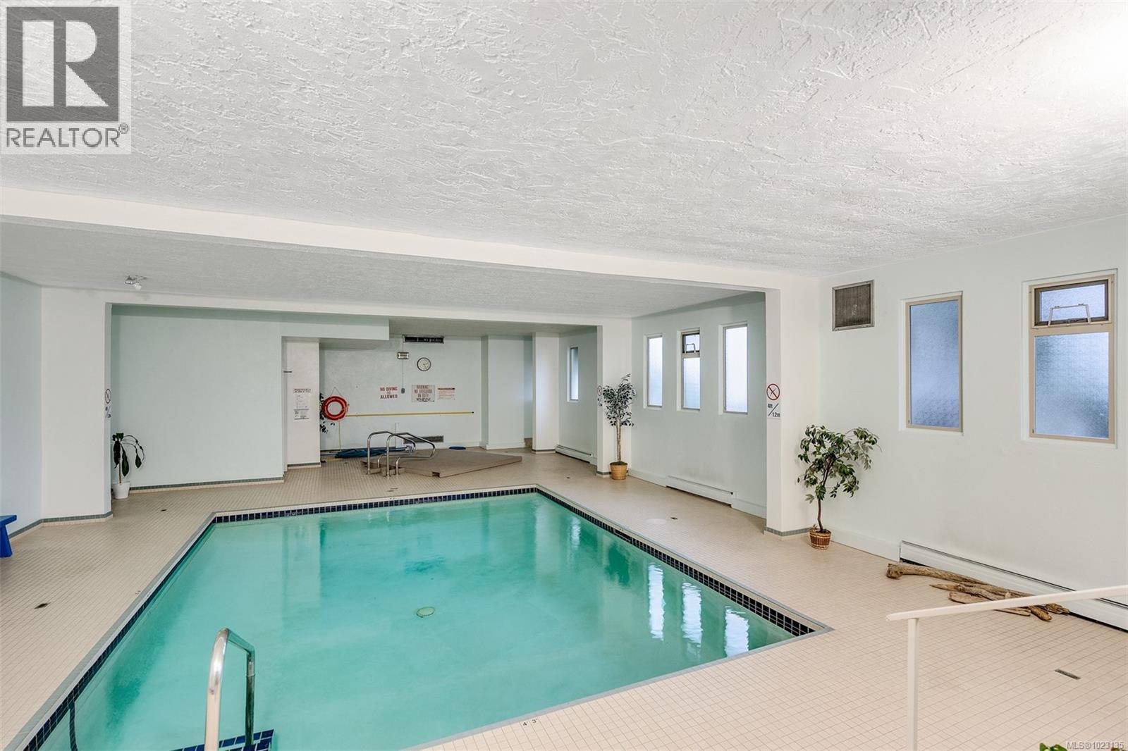 209 1680 Poplar Avenue, Saanich