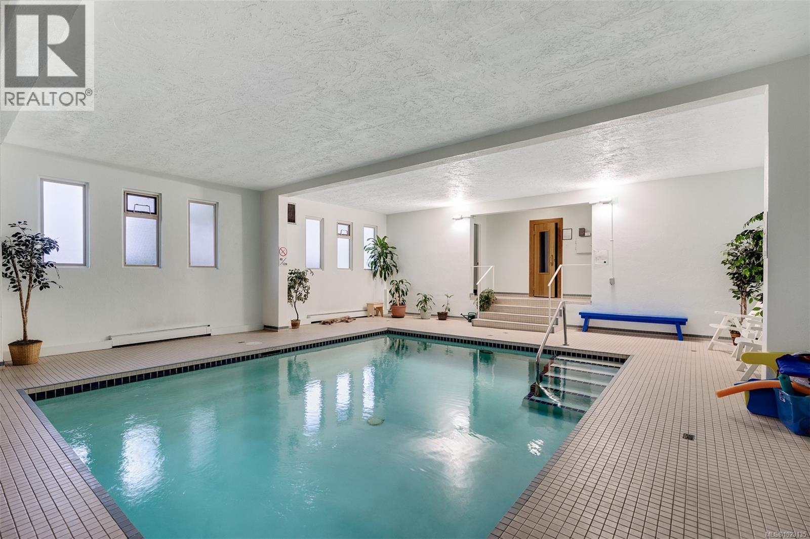 209 1680 Poplar Avenue, Saanich