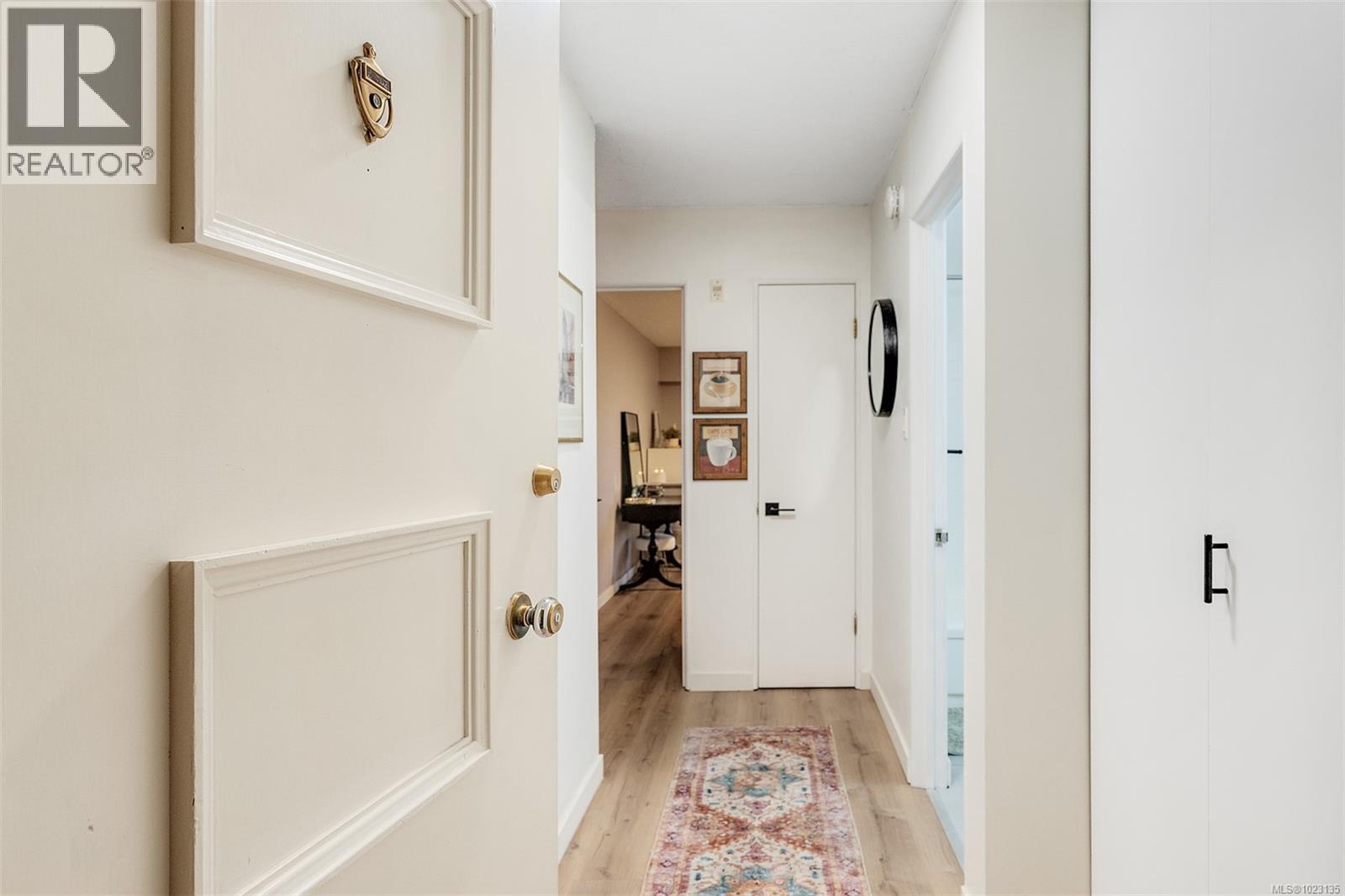 209 1680 Poplar Avenue, Saanich