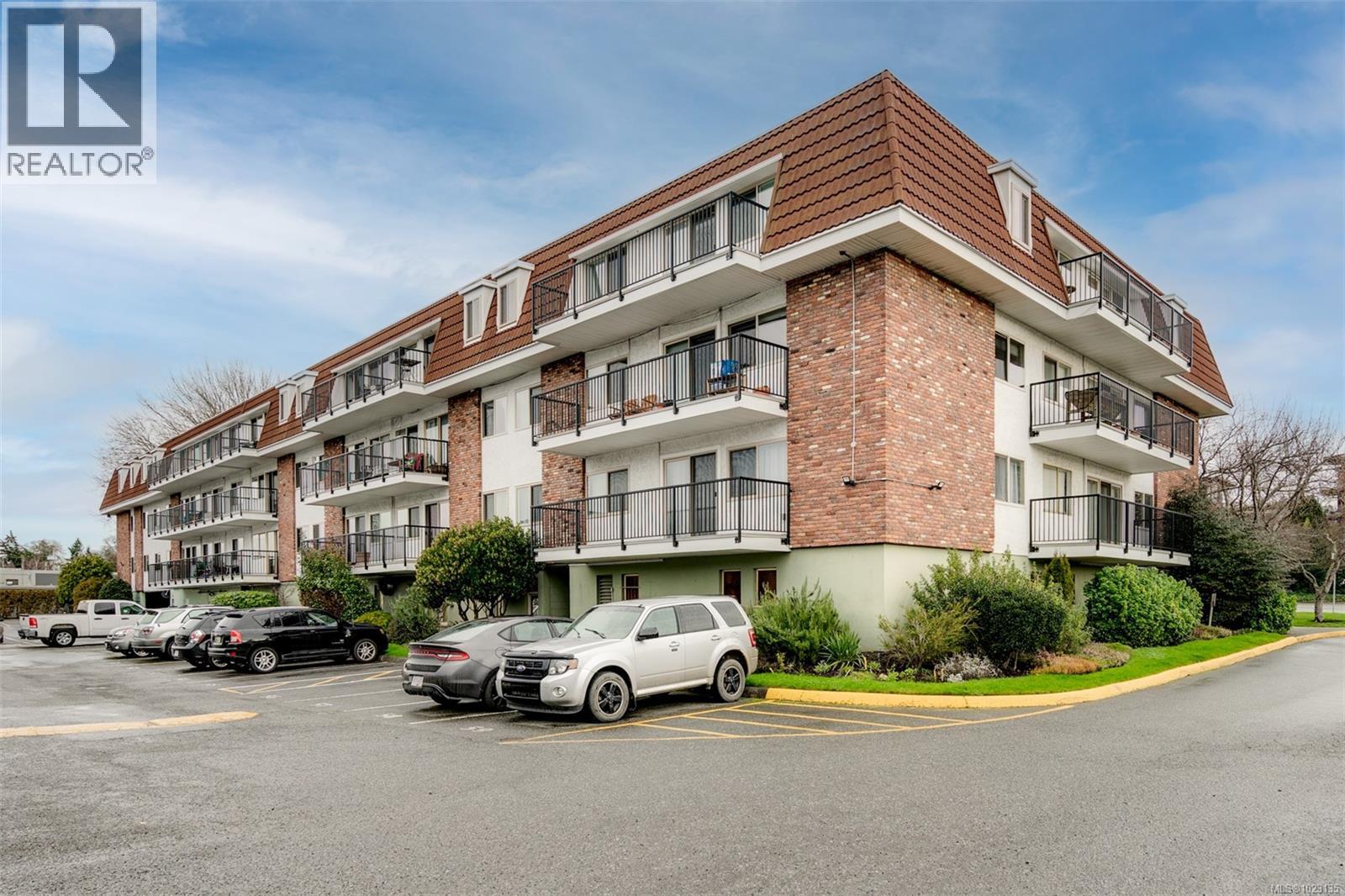 209 1680 Poplar Avenue, Saanich