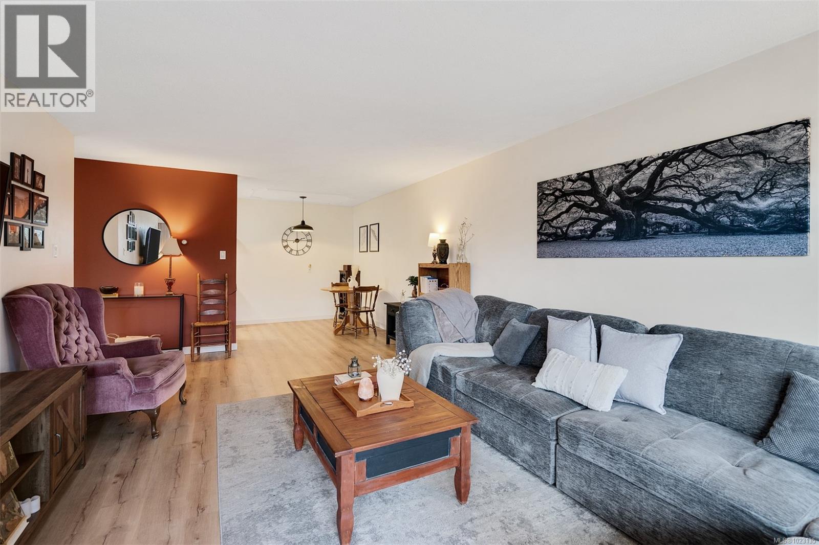 209 1680 Poplar Avenue, Saanich