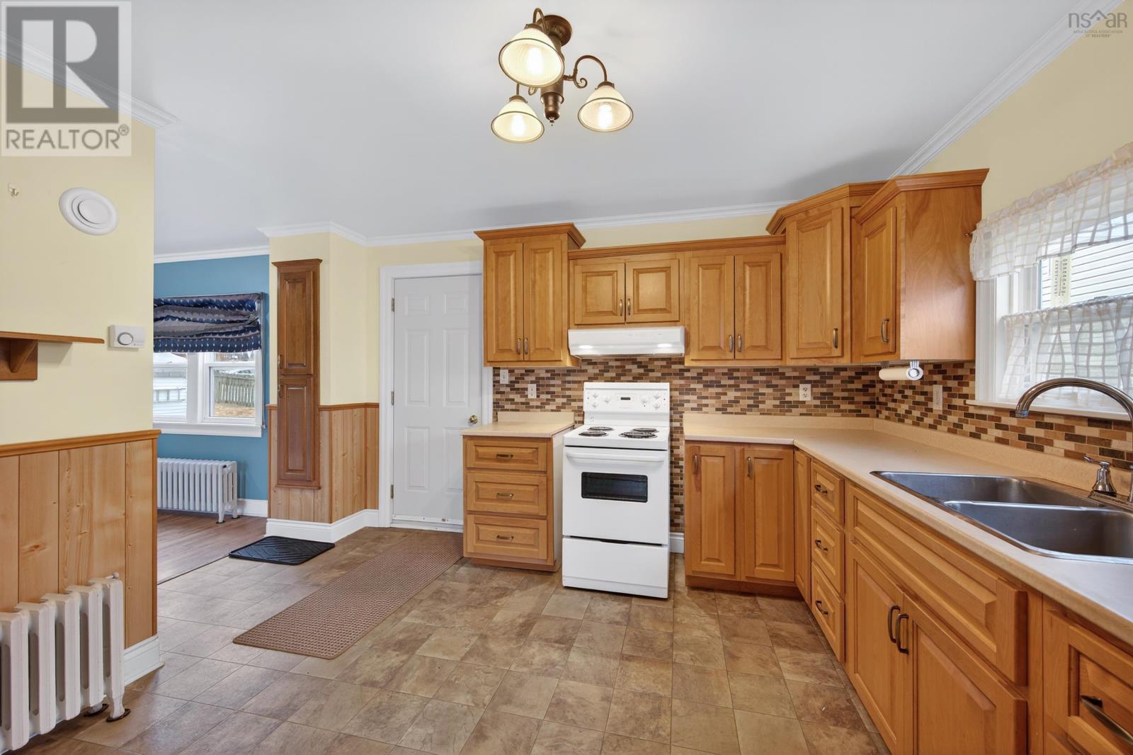 Property 11 of 43 of 121 Alexander Street       Glace Bay