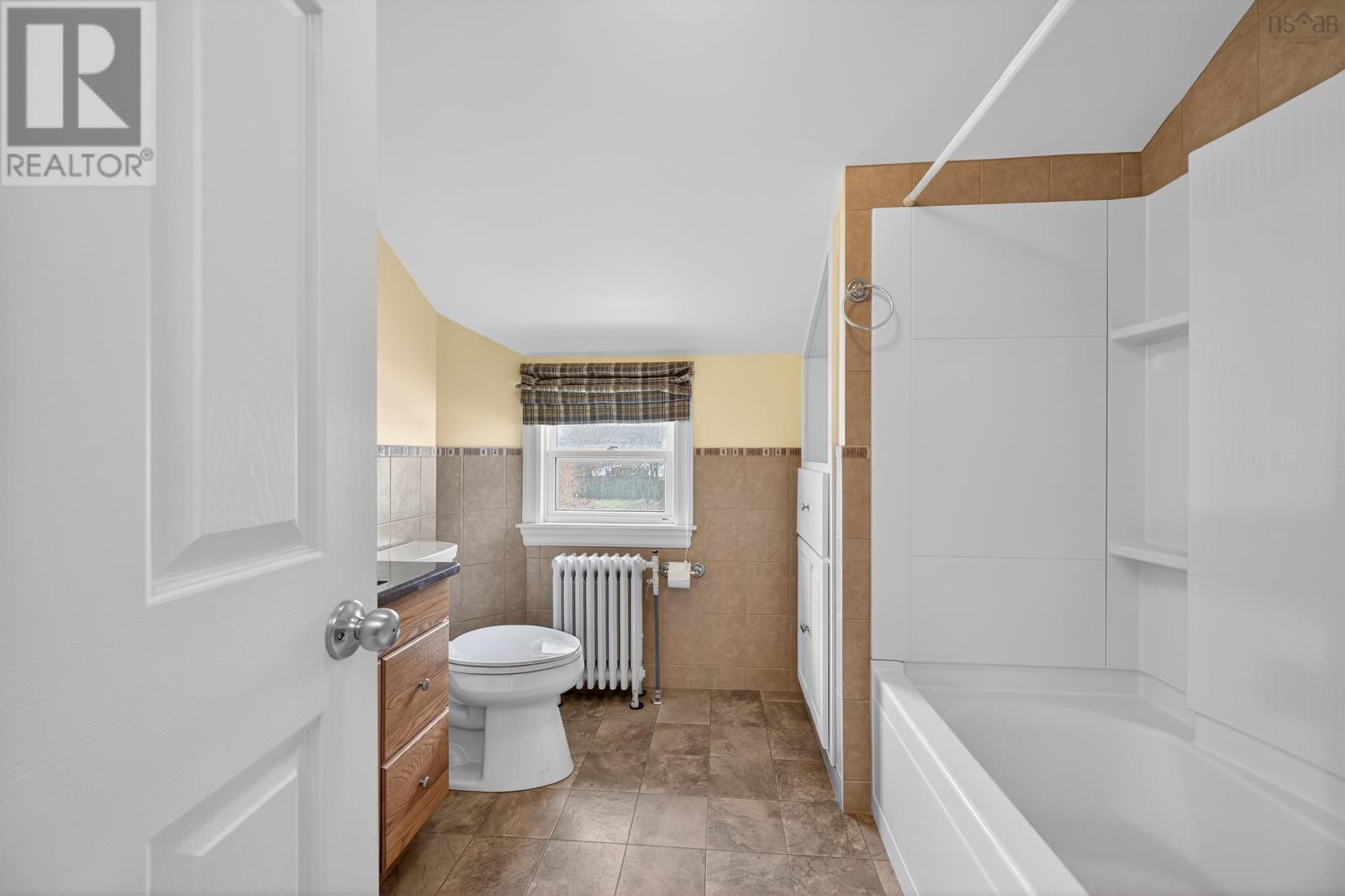 Property 33 of 43 of 121 Alexander Street       Glace Bay