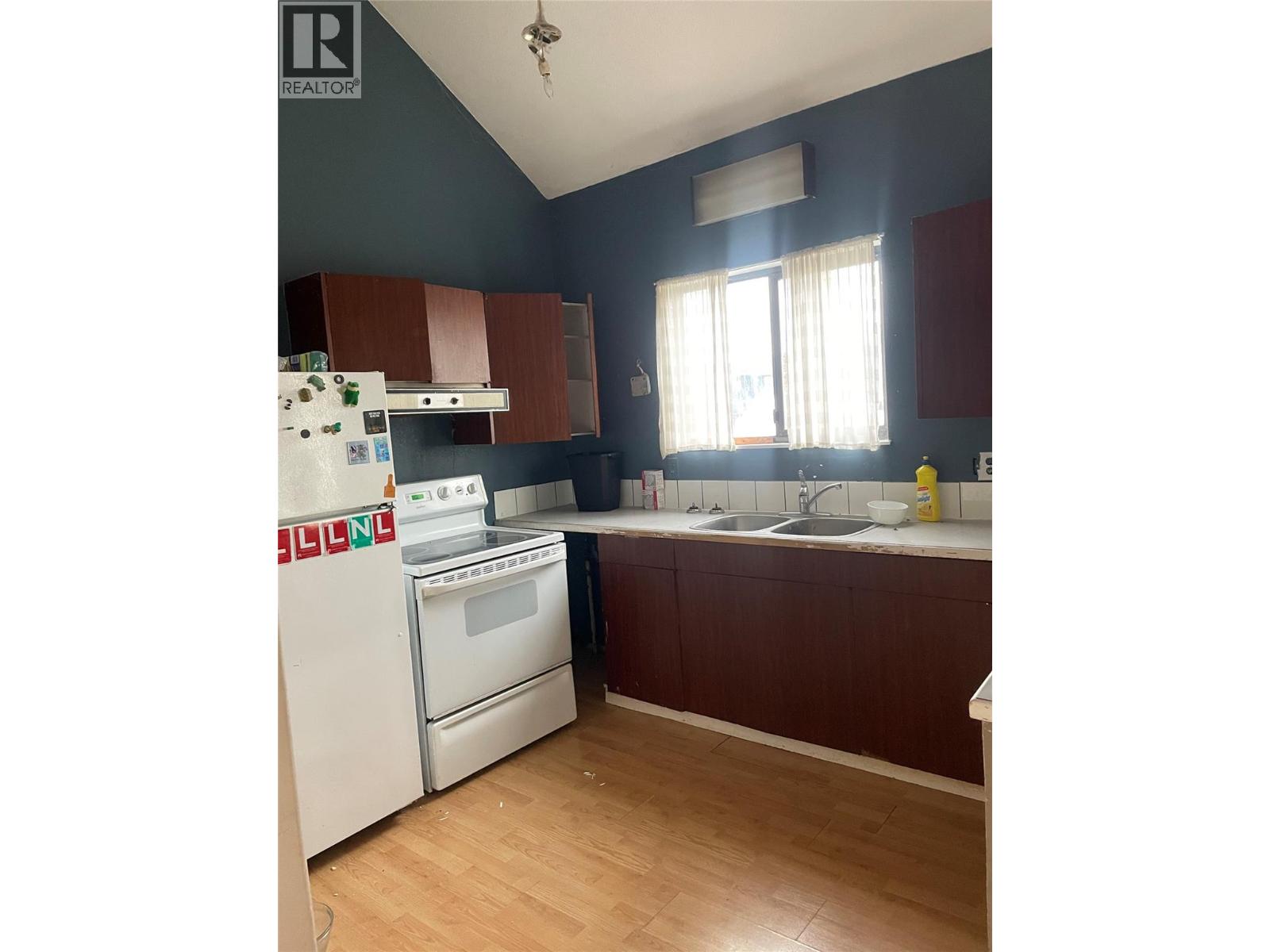  4416 4th Street, Peachland