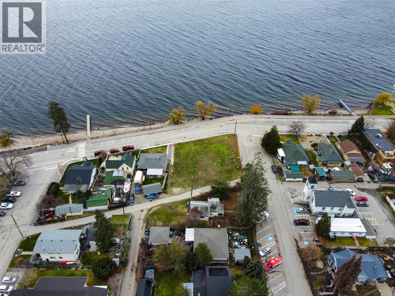  4416 4th Street, Peachland