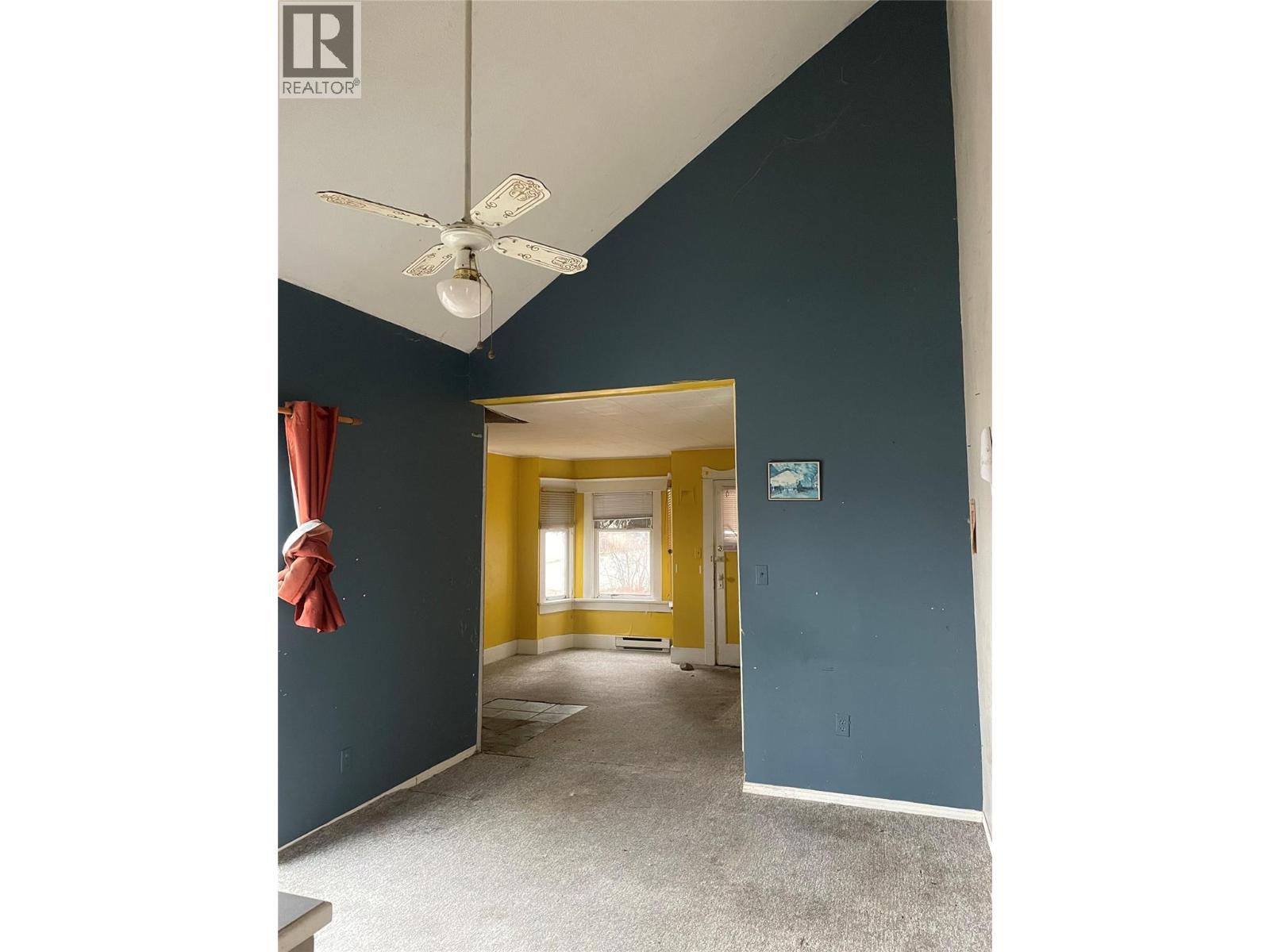  4416 4th Street, Peachland