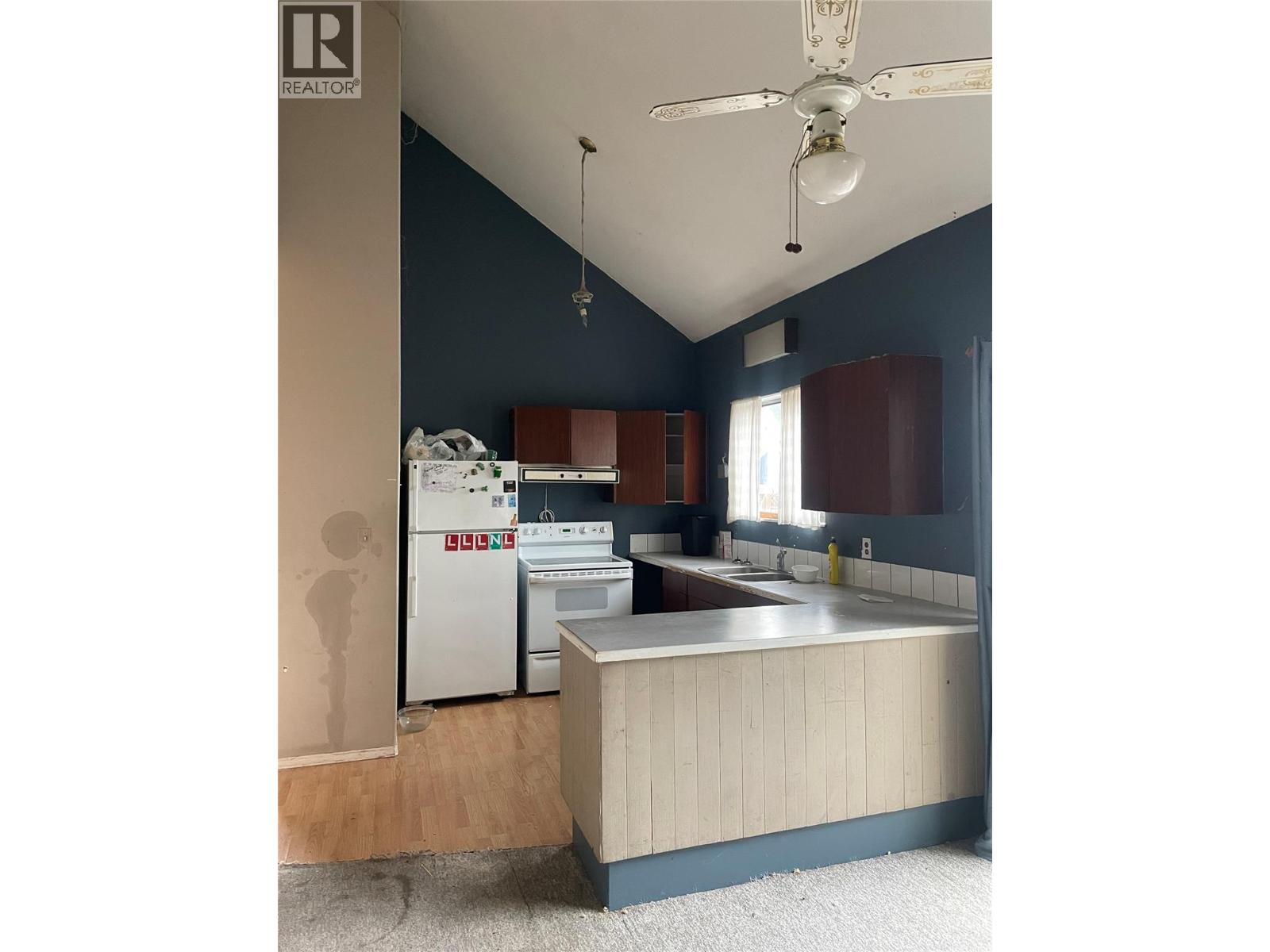  4416 4th Street, Peachland