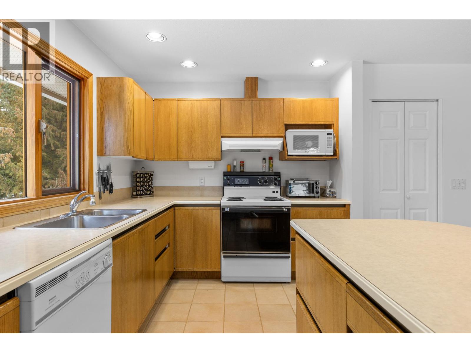  2082 Huckleberry Road, Kelowna