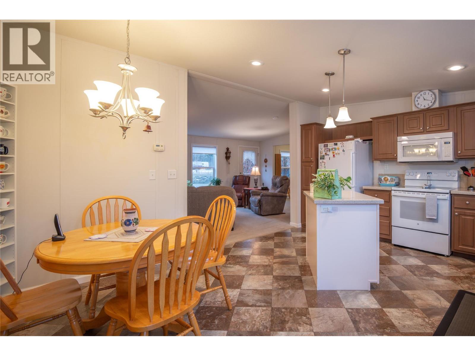 24 4811 10A Avenue Northeast, Salmon Arm