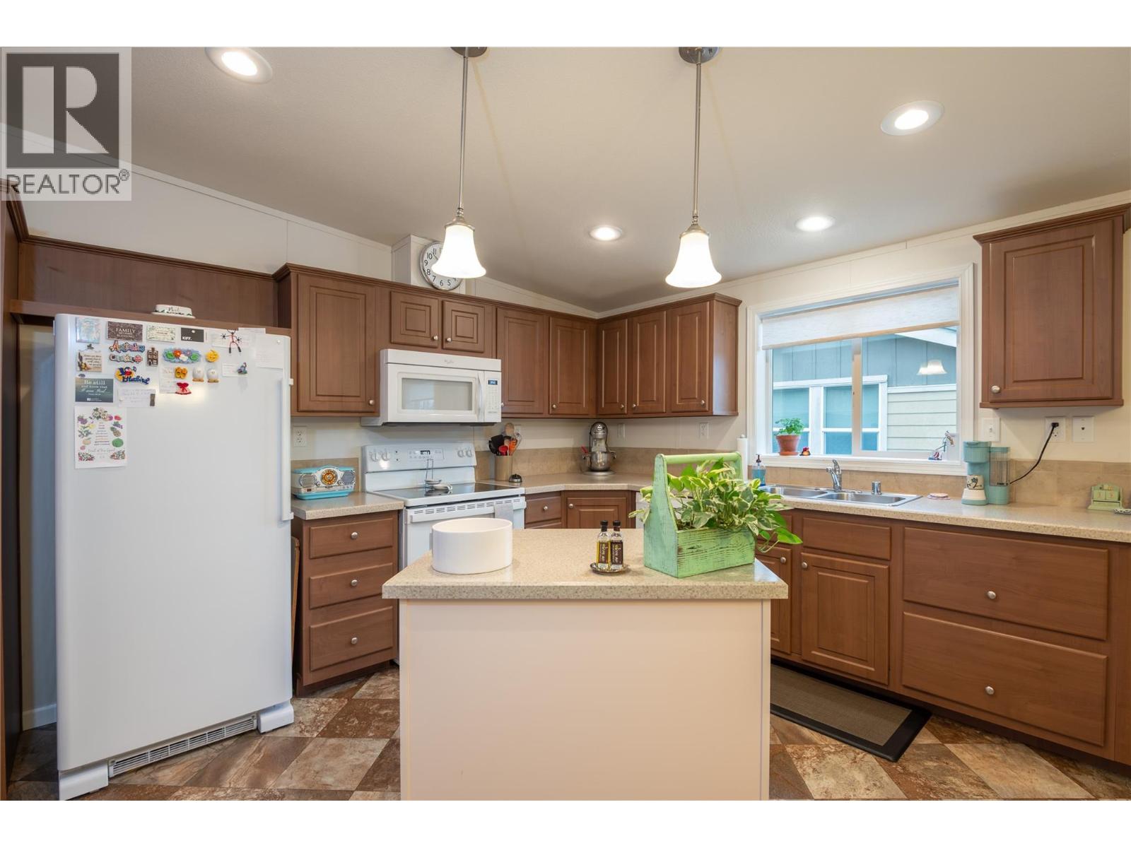 24 4811 10A Avenue Northeast, Salmon Arm