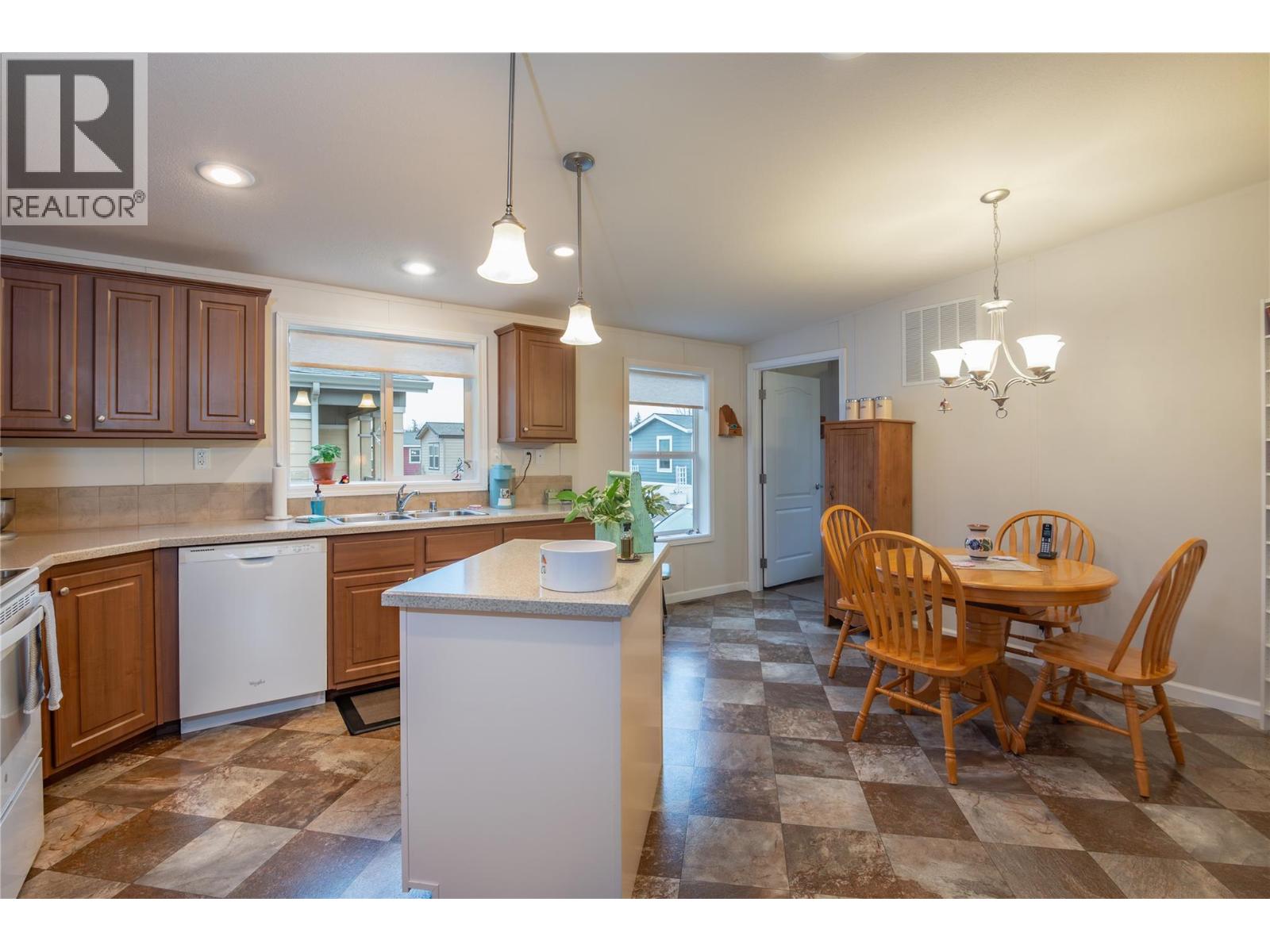 24 4811 10A Avenue Northeast, Salmon Arm