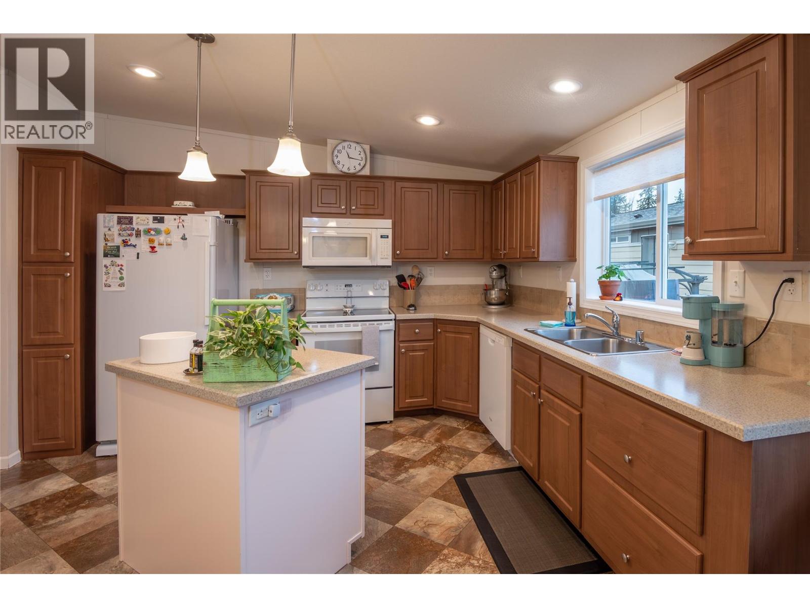 24 4811 10A Avenue Northeast, Salmon Arm