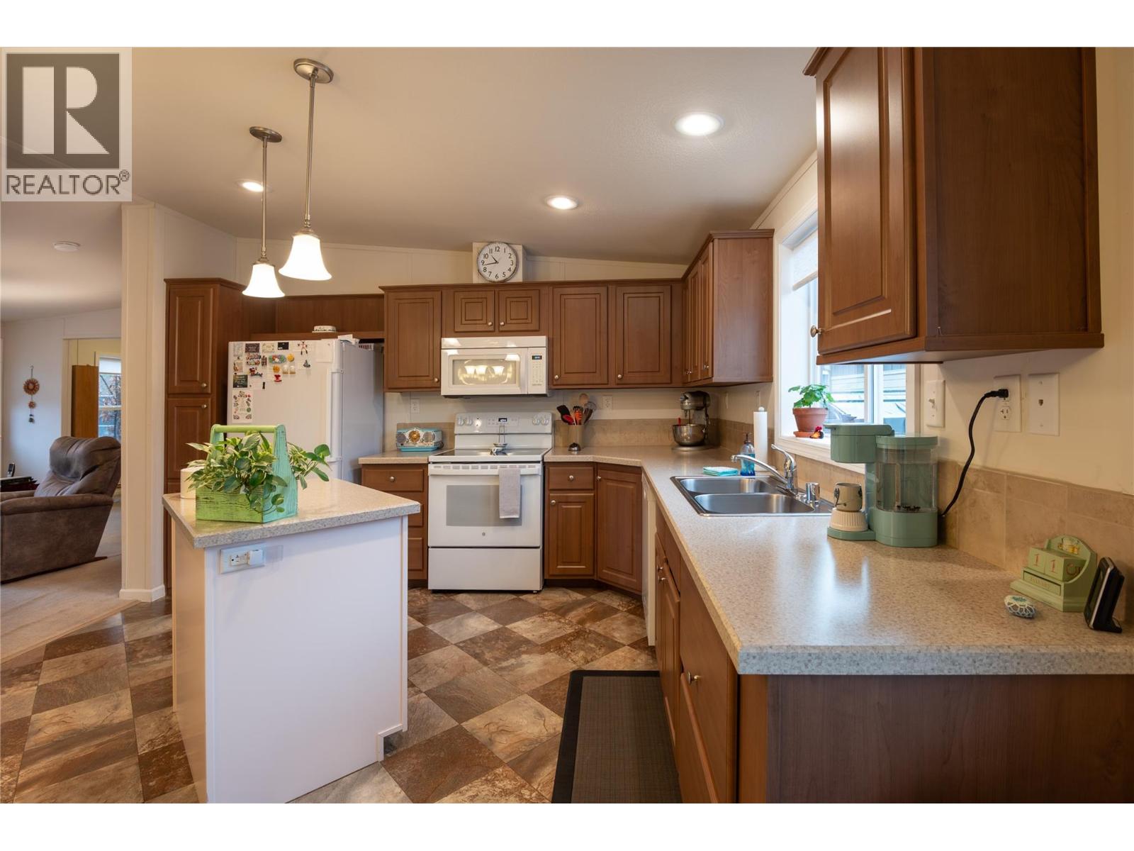 24 4811 10A Avenue Northeast, Salmon Arm