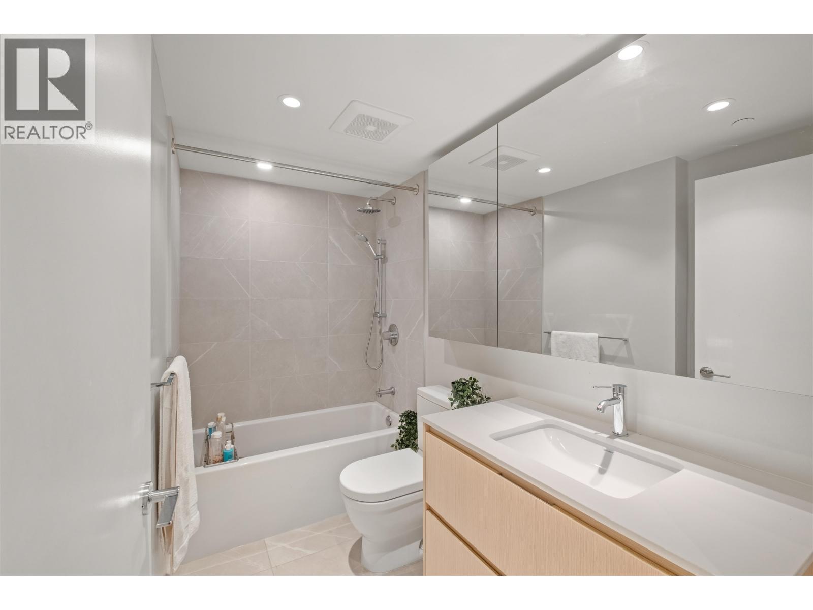 611 1500 FERN STREET, North Vancouver