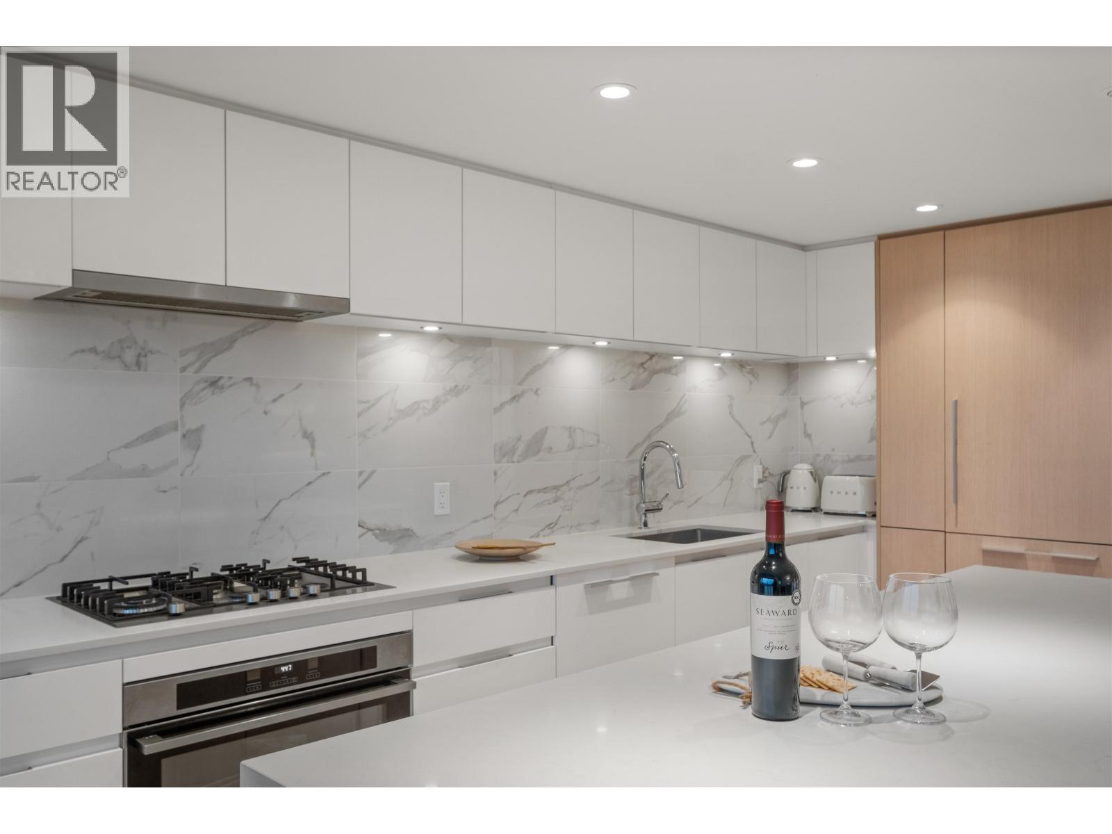 611 1500 FERN STREET, North Vancouver