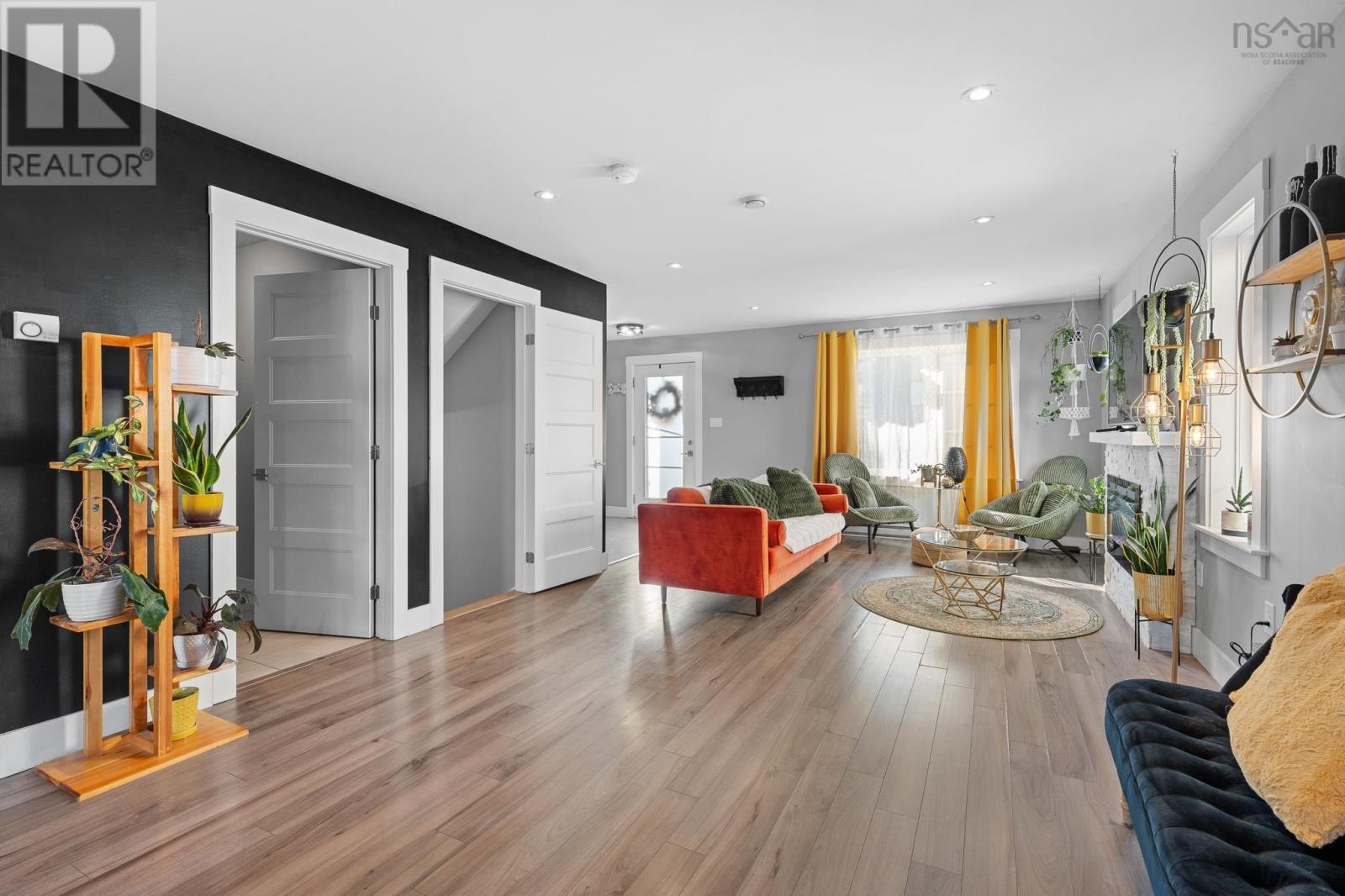 Property 11 of 49 of 202 Titanium Crescent