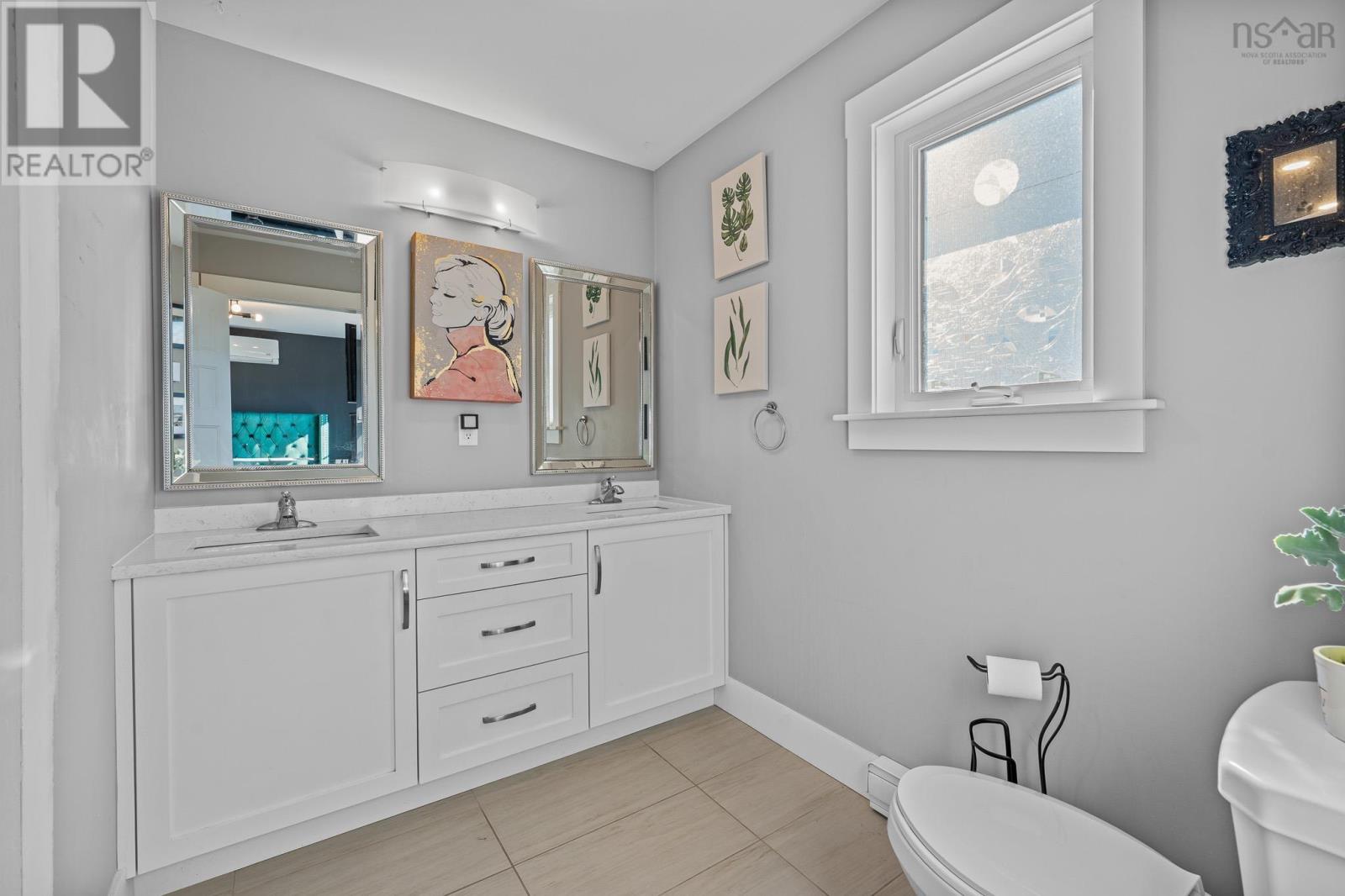 Property 35 of 49 of 202 Titanium Crescent