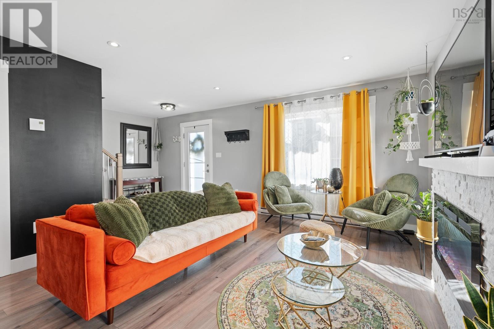 Property 7 of 49 of 202 Titanium Crescent