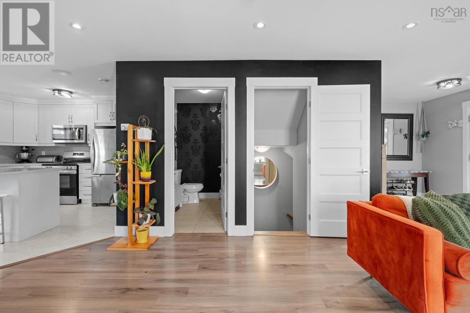 Property 25 of 49 of 202 Titanium Crescent