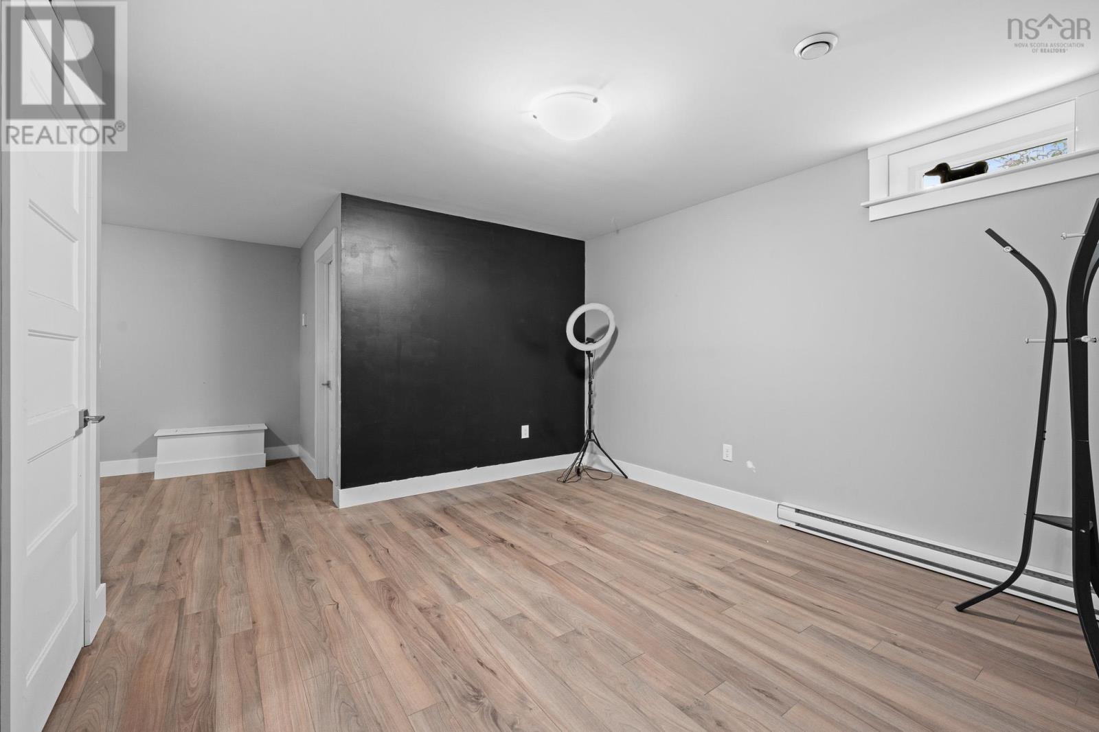 Property 28 of 49 of 202 Titanium Crescent