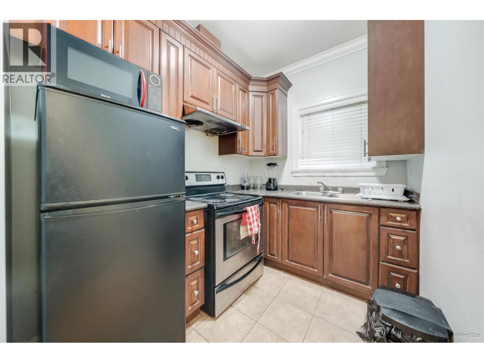 7821 17TH AVENUE, Burnaby