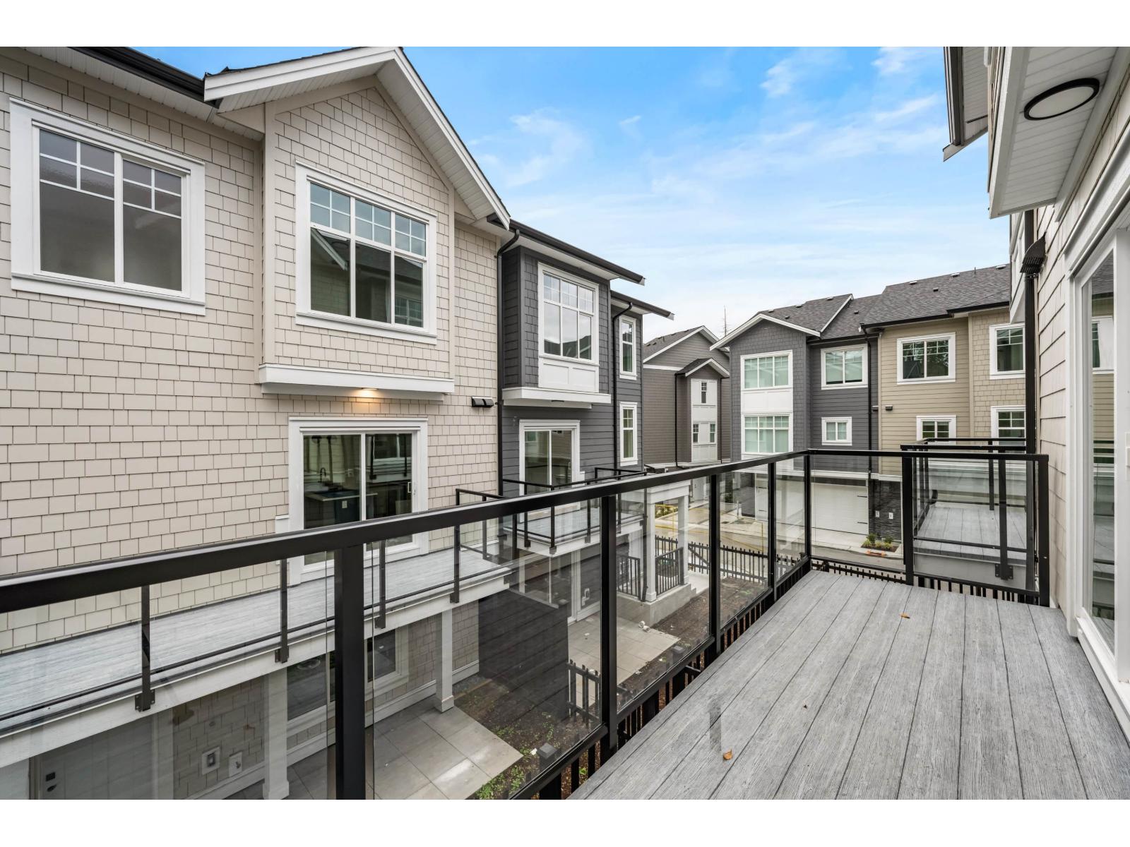 25 7716 207 STREET, Langley