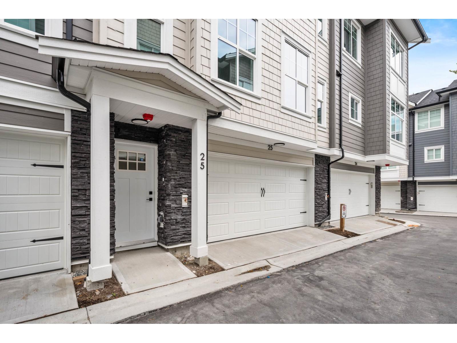 25 7716 207 STREET, Langley