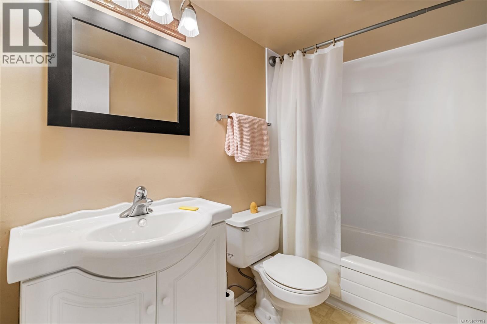 227 1025 Inverness Road, Saanich