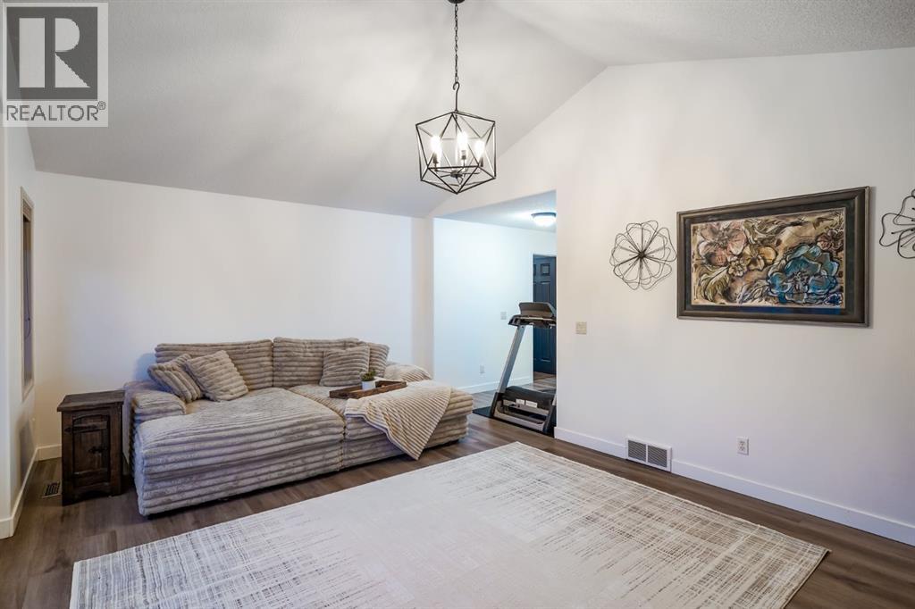 203 Sunset Circle, Cochrane