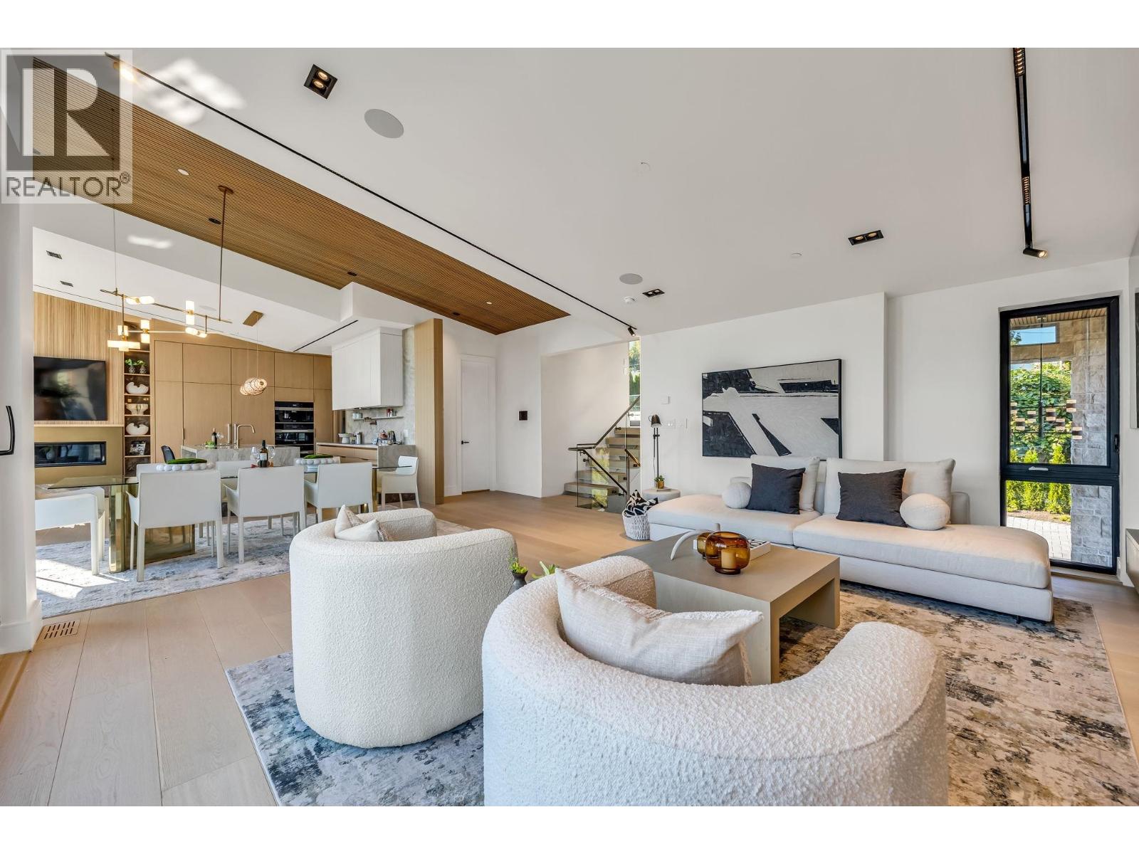 2423 MATHERS AVENUE, West Vancouver