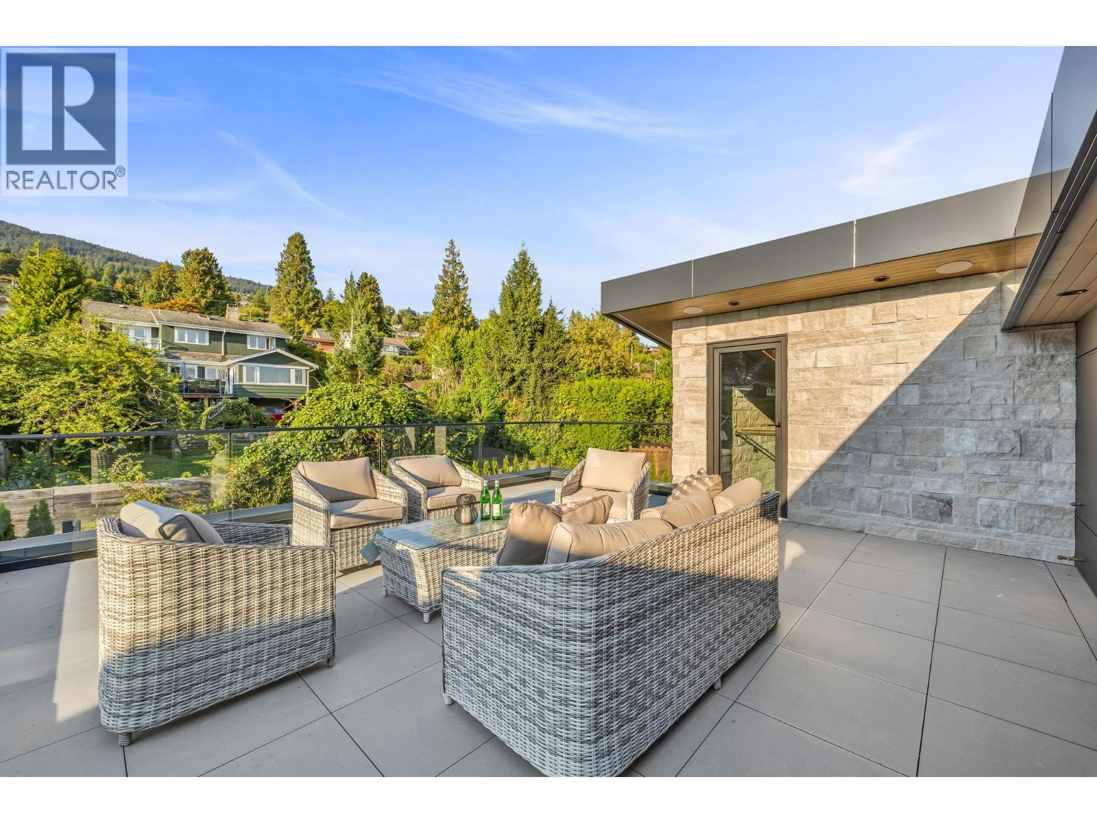 2423 MATHERS AVENUE, West Vancouver