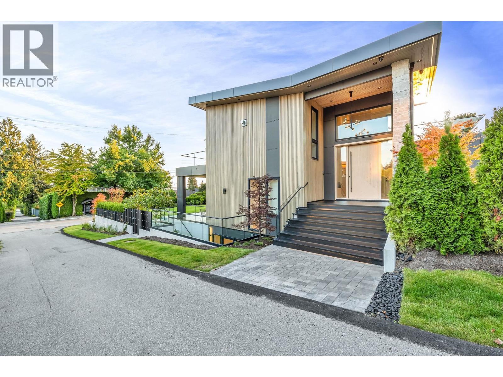 2423 MATHERS AVENUE, West Vancouver