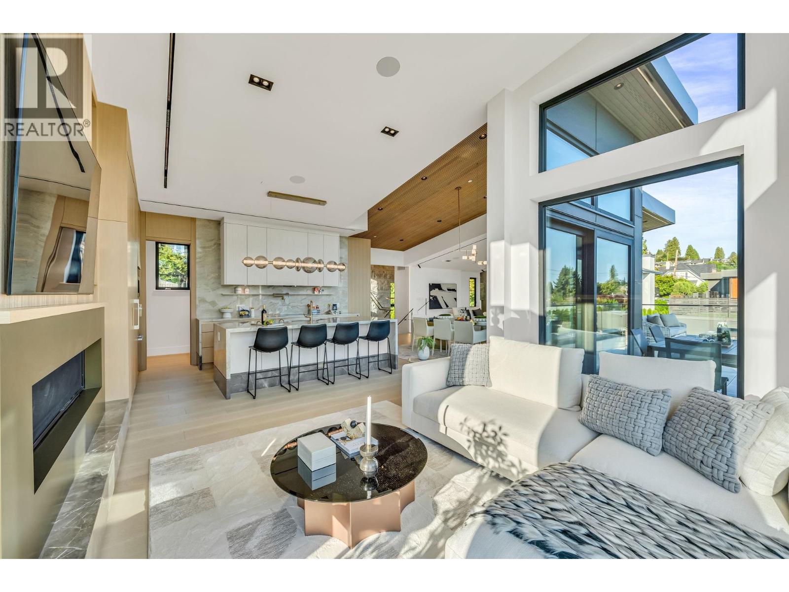 2423 MATHERS AVENUE, West Vancouver