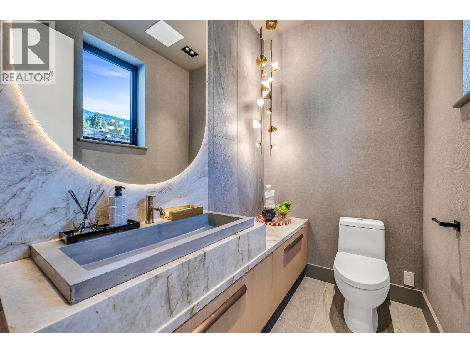 2423 MATHERS AVENUE, West Vancouver