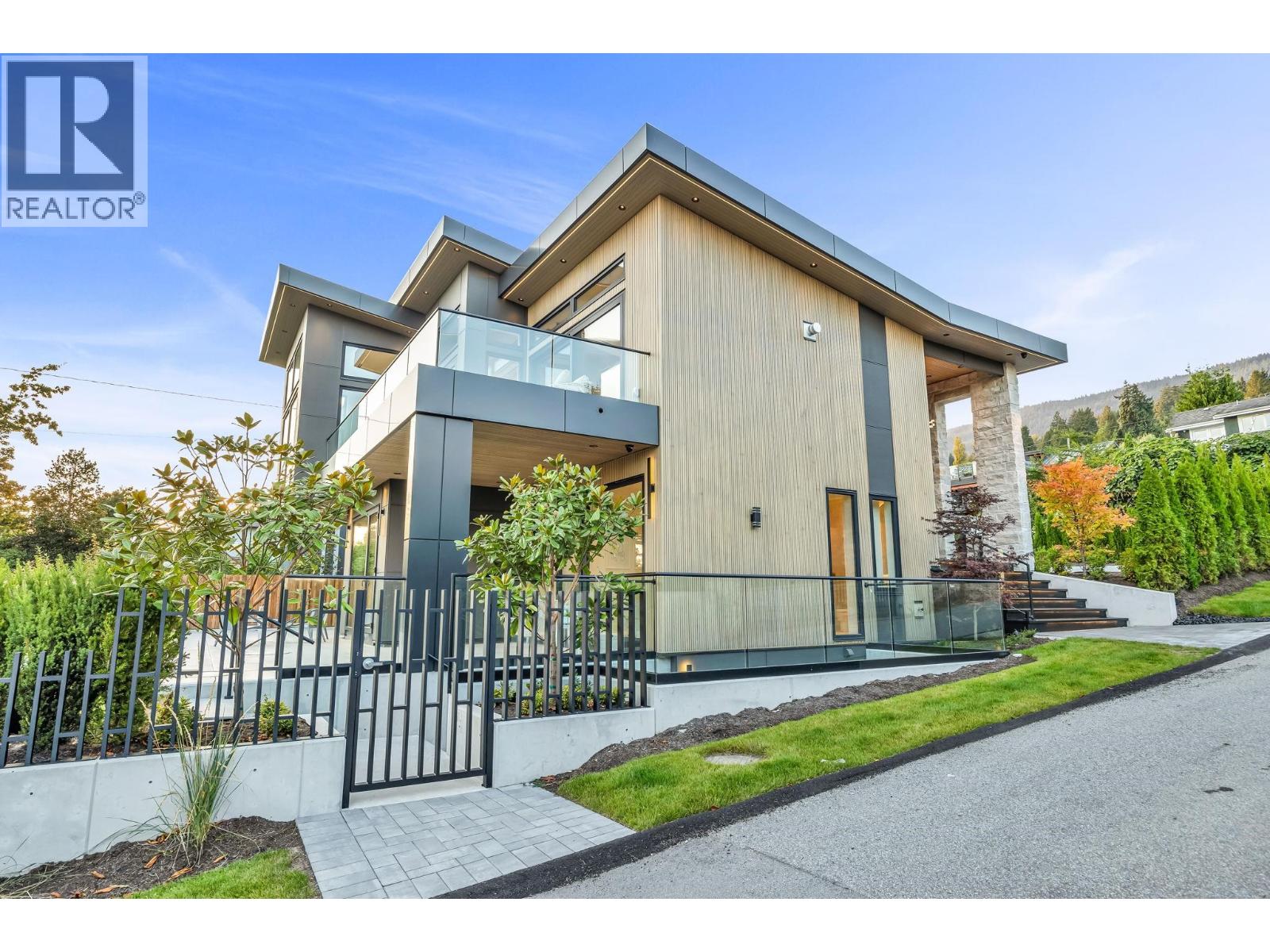2423 MATHERS AVENUE, West Vancouver