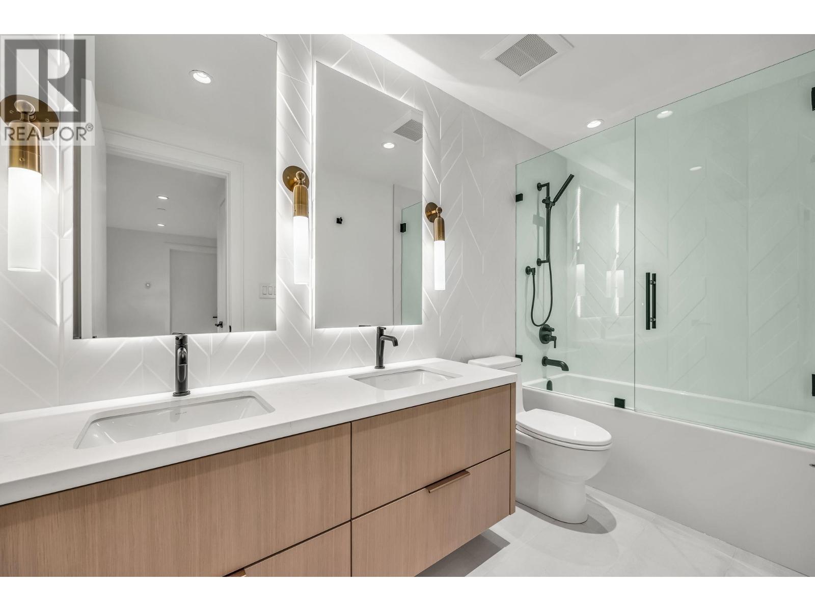 2423 MATHERS AVENUE, West Vancouver