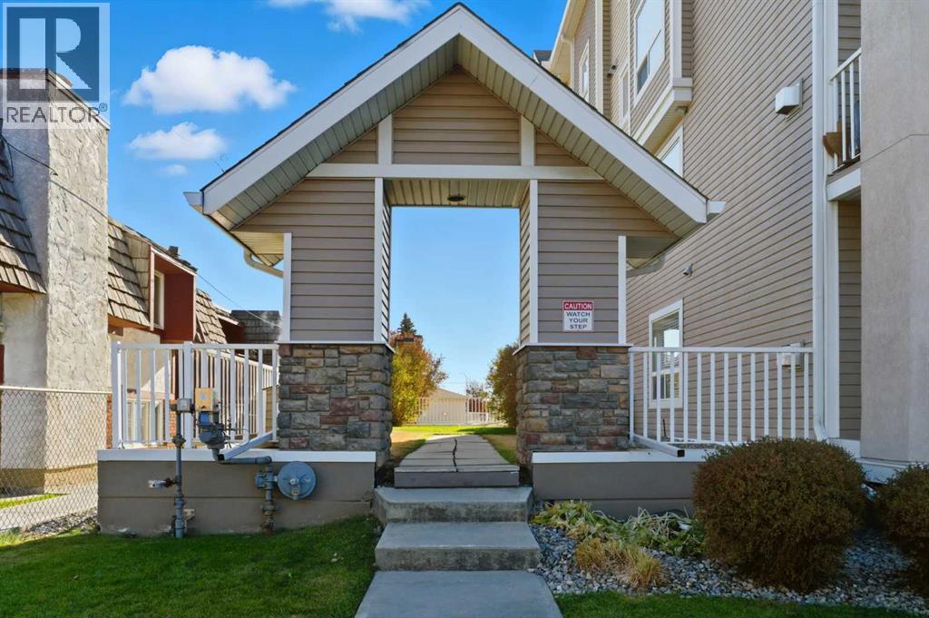 128 Centre Avenue, Cochrane