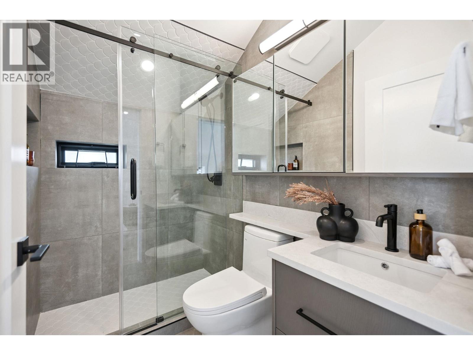 #2 1079 E 14TH AVENUE, Vancouver