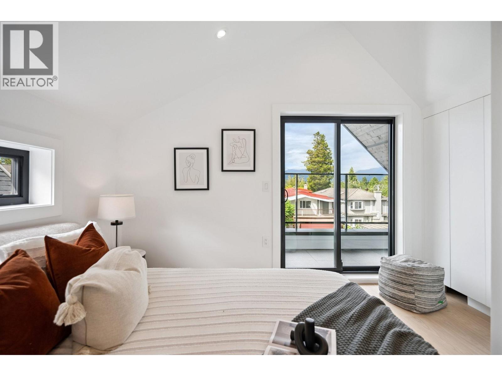 #2 1079 E 14TH AVENUE, Vancouver