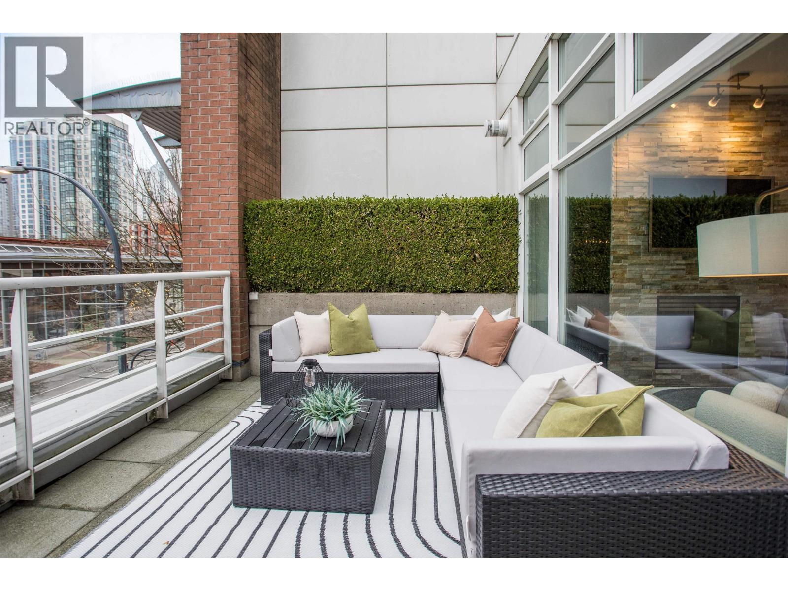 THA 1199 MARINASIDE CRESCENT, Vancouver