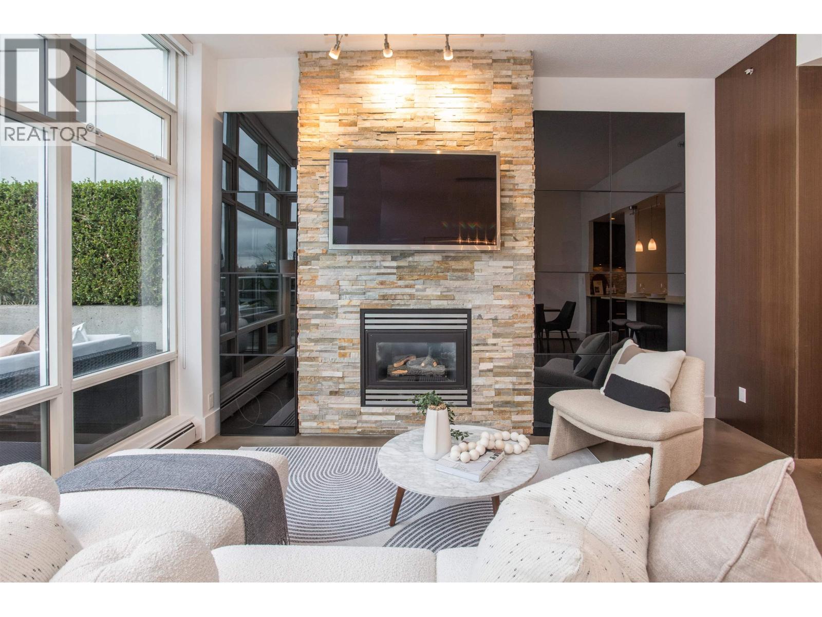 THA 1199 MARINASIDE CRESCENT, Vancouver