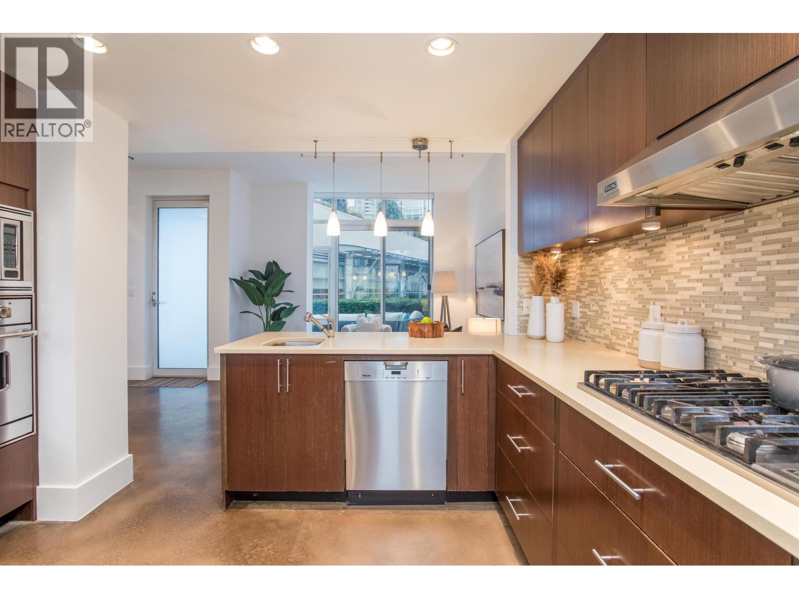 THA 1199 MARINASIDE CRESCENT, Vancouver